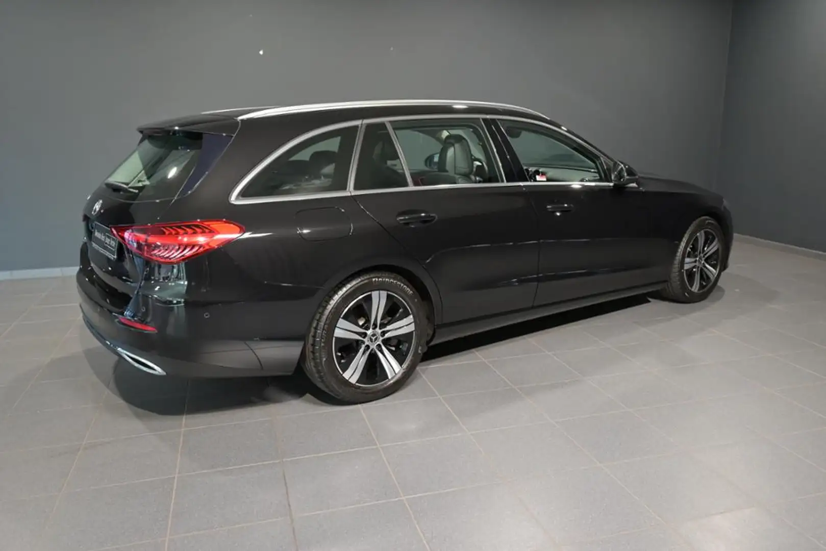 Mercedes-Benz C 180 T PANO/AHK/LED/KAMERA Schwarz - 2