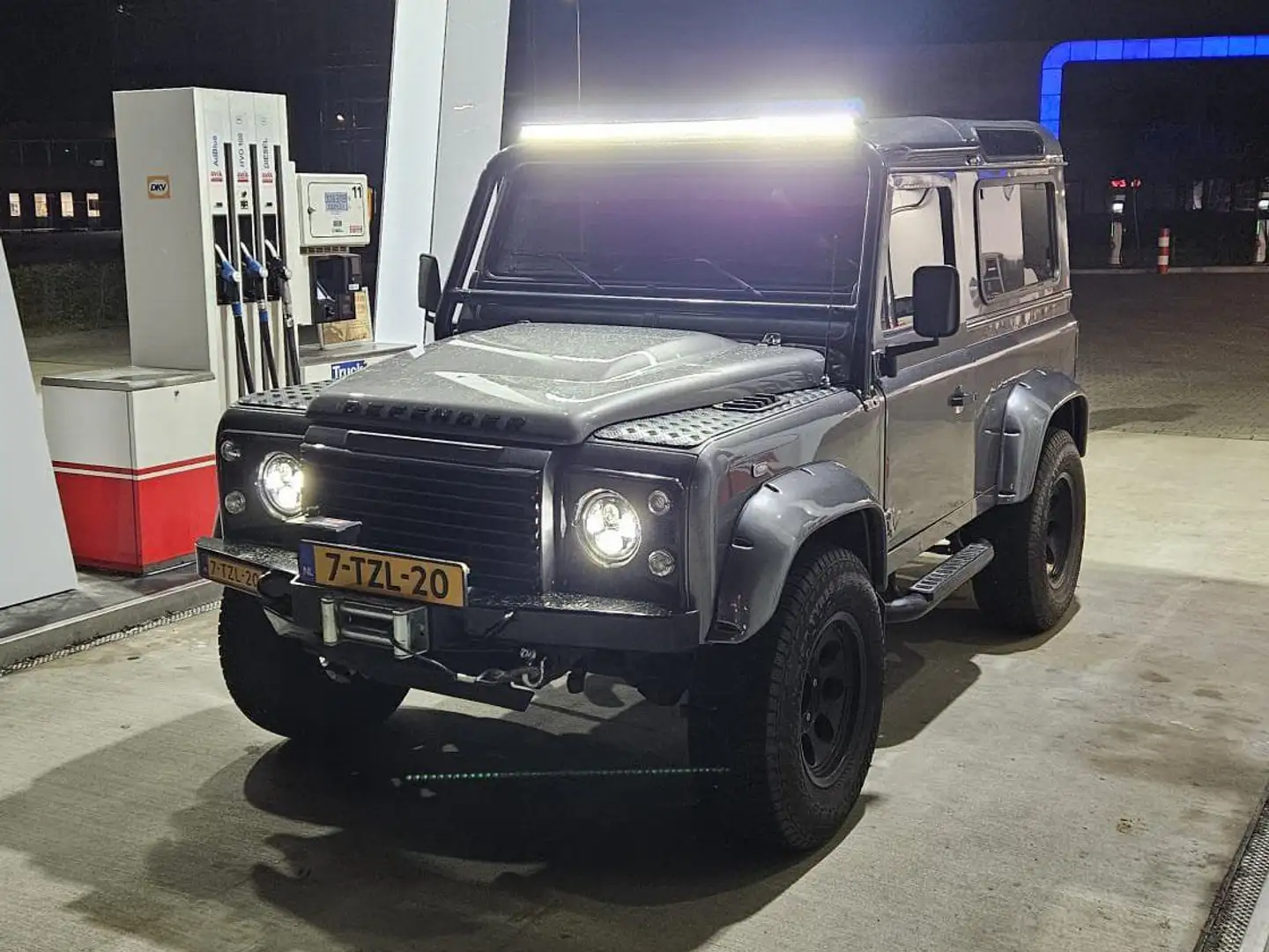 Land Rover Defender Defender 2.4 TD 90 SW XTech Grijs - 1