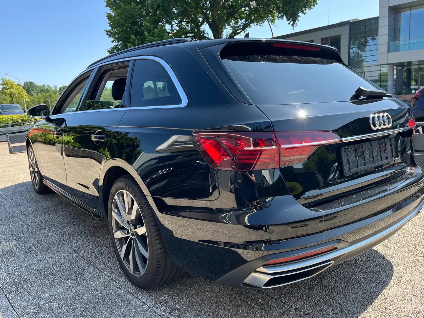 Audi A4 40 TFSI quattro advanced Schwarz - 2
