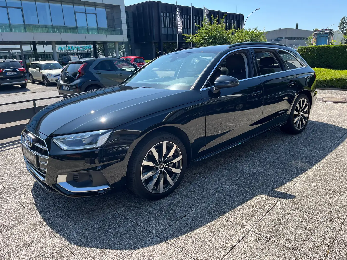 Audi A4 40 TFSI quattro advanced Schwarz - 1