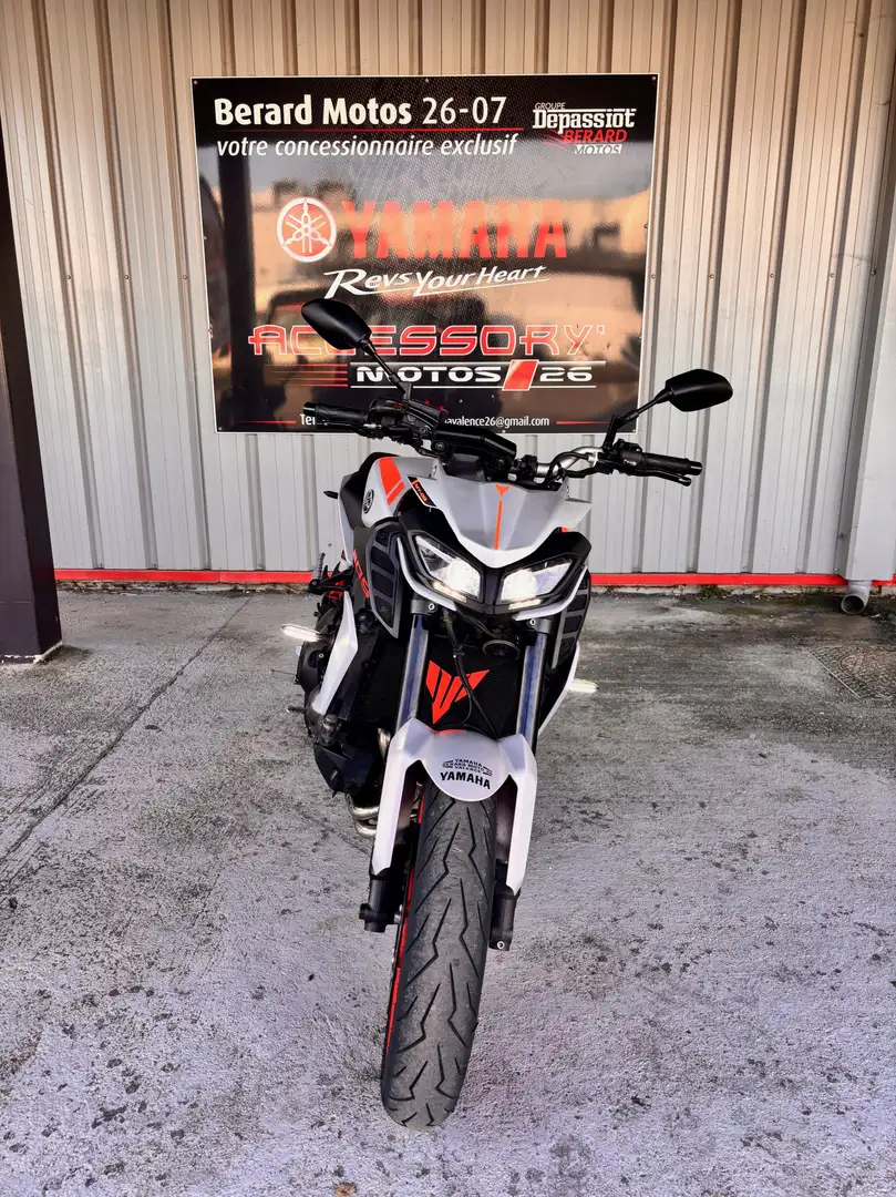 Yamaha MT-09 Gris - 2