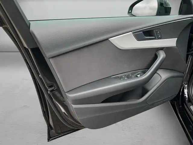 Audi A4 view 6