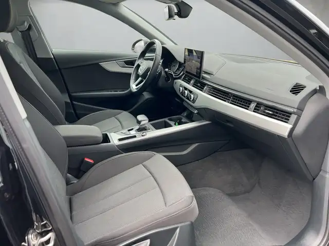 Audi A4 view 13