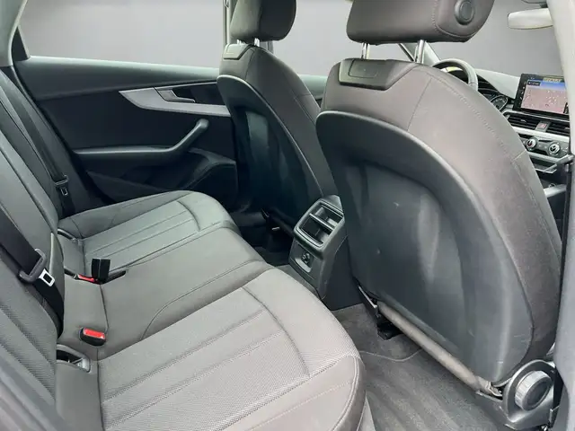 Audi A4 view 12