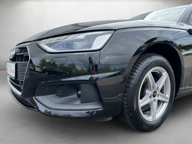 Audi A4 view 4