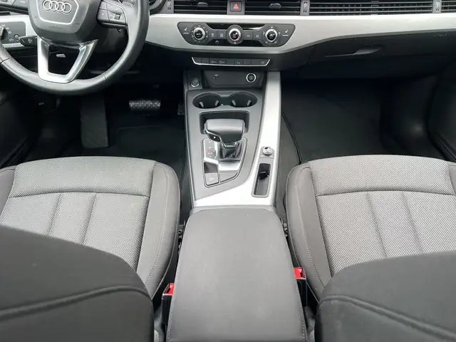 Audi A4 view 9