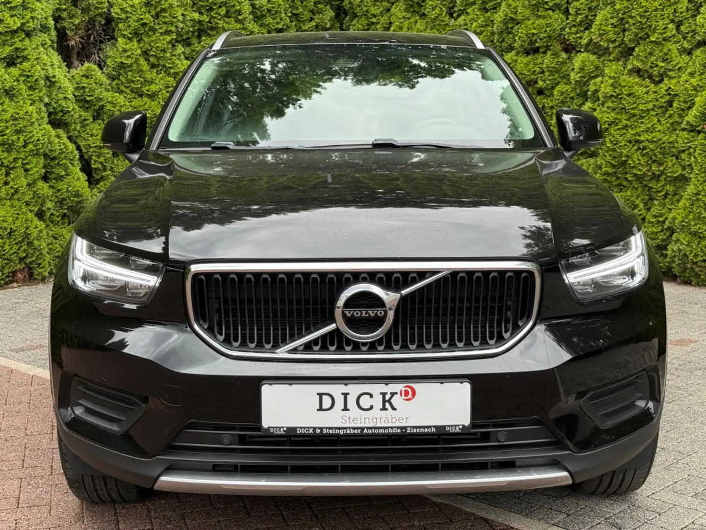 Volvo XC40 Momentum 2WD LED+NAV+SHZ+KAM+H&K+TEMP+PARK Schwarz - 2