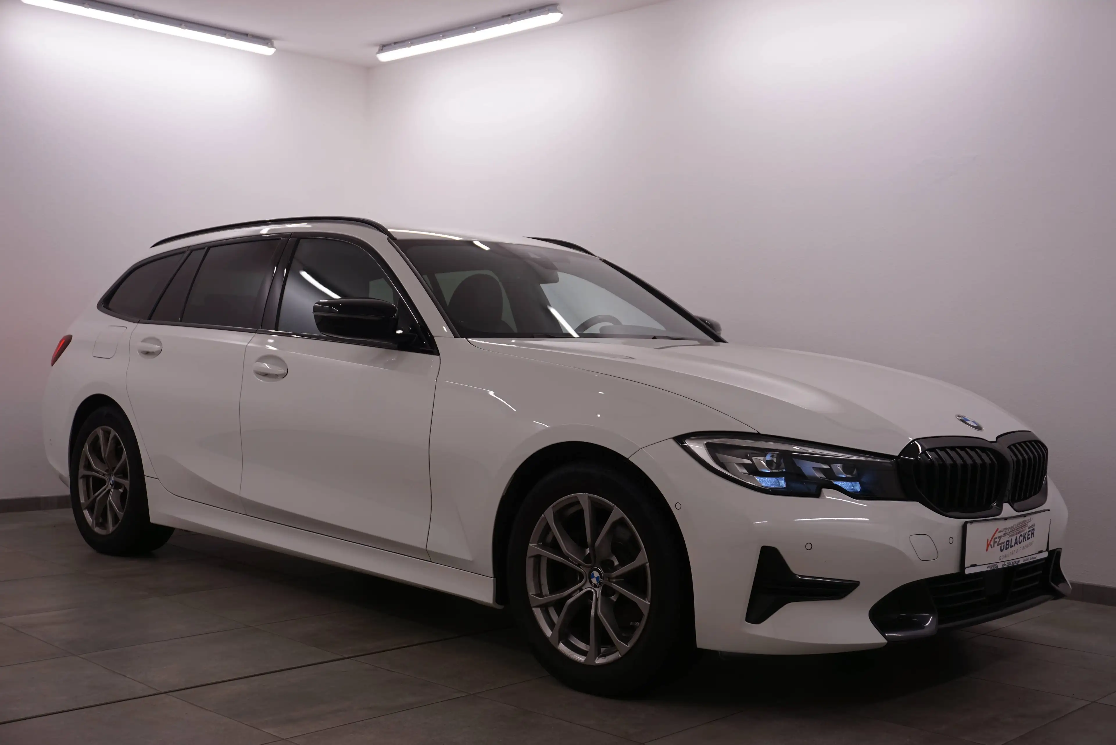 BMW 318 Sport Line // Abstandstempomat // Anhängervorrichtung //