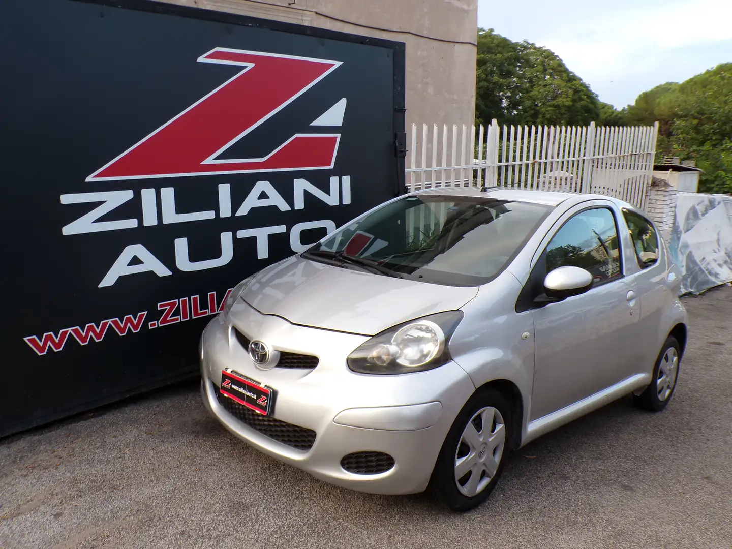 Toyota Aygo 3p 1.0 Sol ....SOLO 53000KM... Srebrny - 1