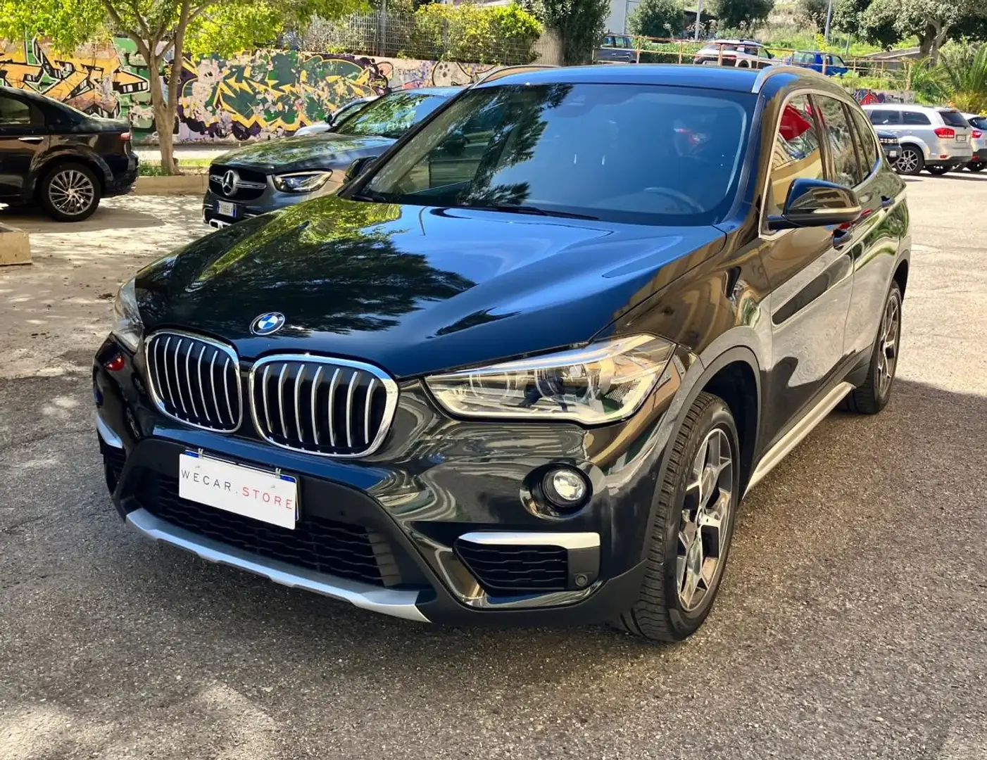 BMW X1 X1 F48 sdrive18d xLine auto Schwarz - 1