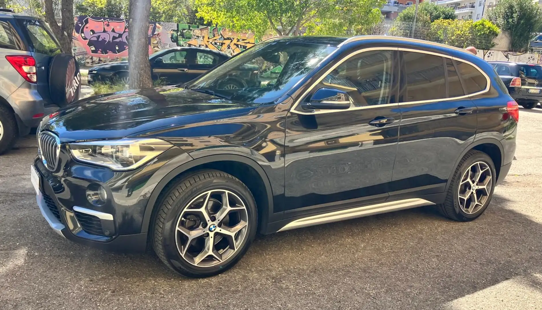 BMW X1 X1 F48 sdrive18d xLine auto Schwarz - 2