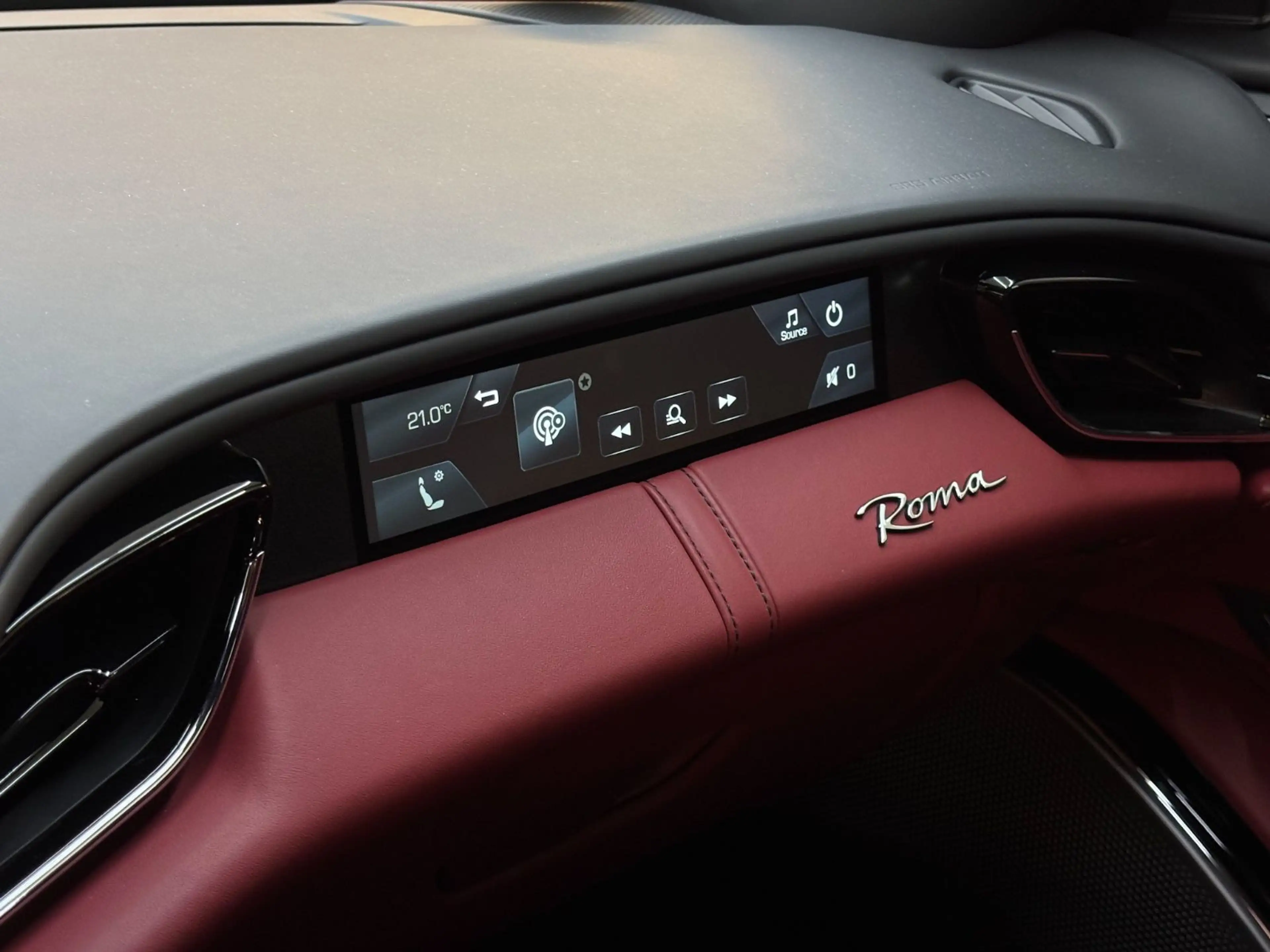 Ferrari Roma 3.9 T V8 DCT — photo 14