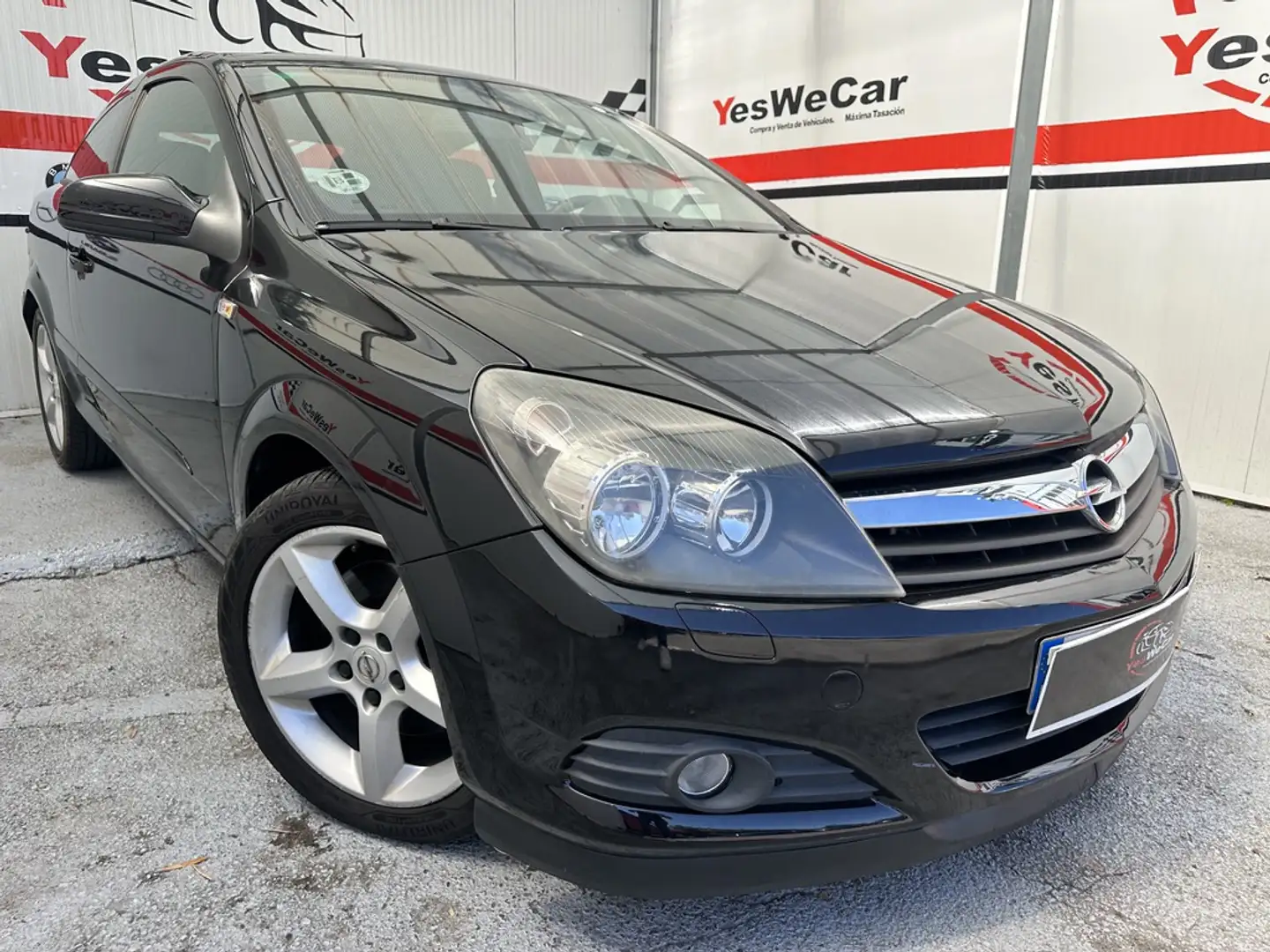 Opel Astra GTC 1.9CDTi Sport 150 Black - 1