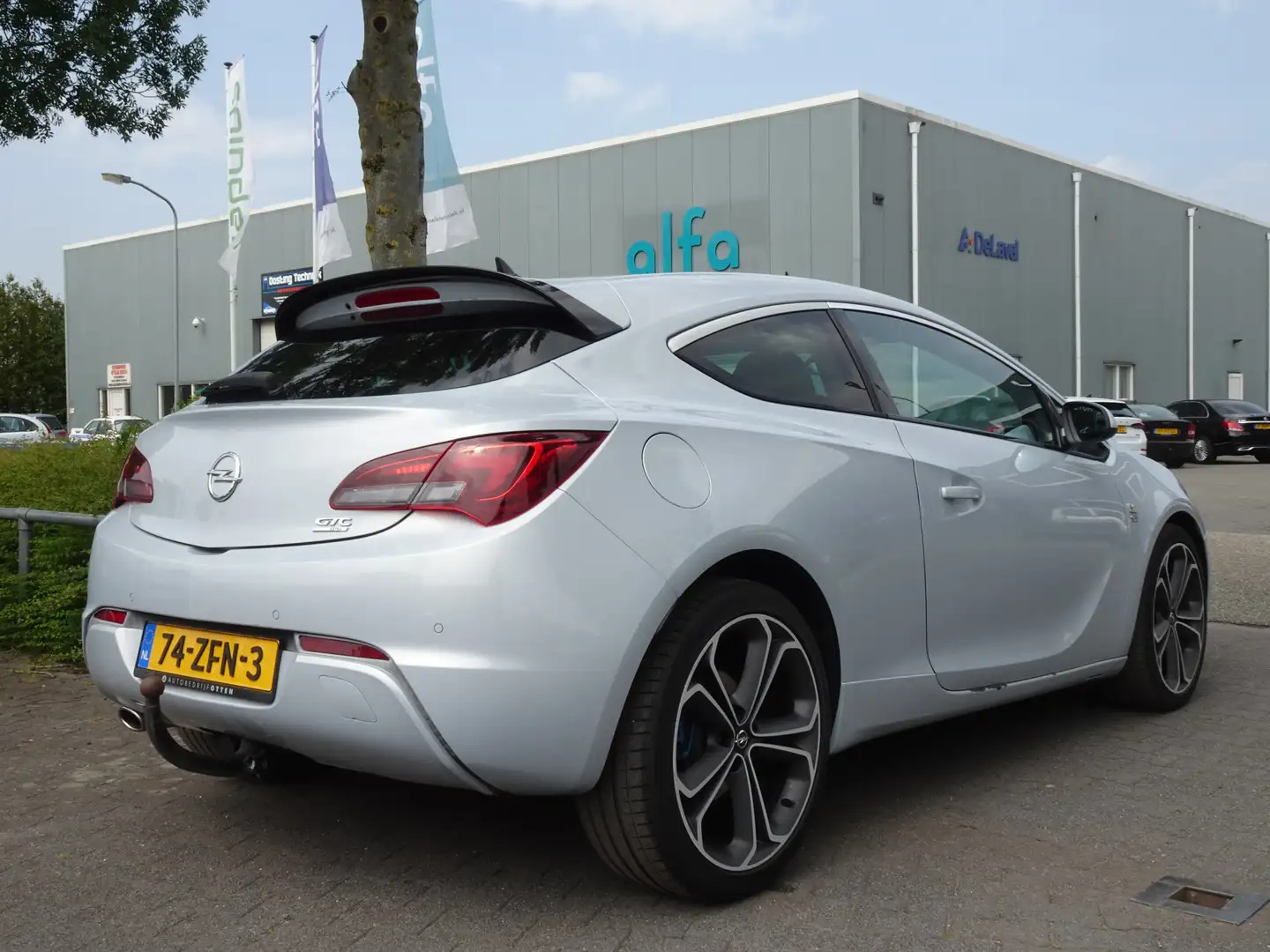 Opel Astra GTC 1.4 Turbo Sport Autom. Grijs - 2