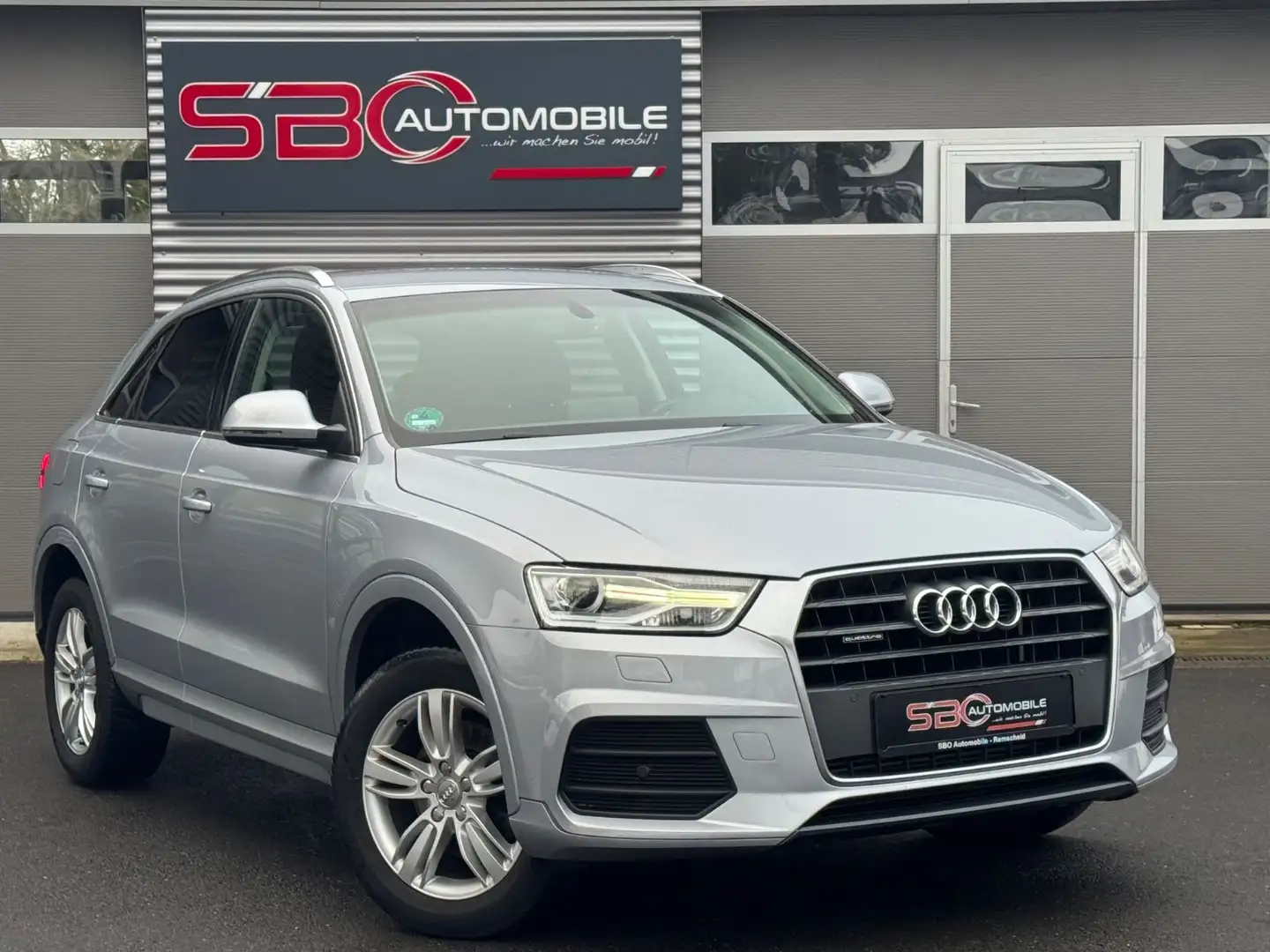 Audi Q3 sport quattro/ MMI Navigation plus/Xenon Argento - 1