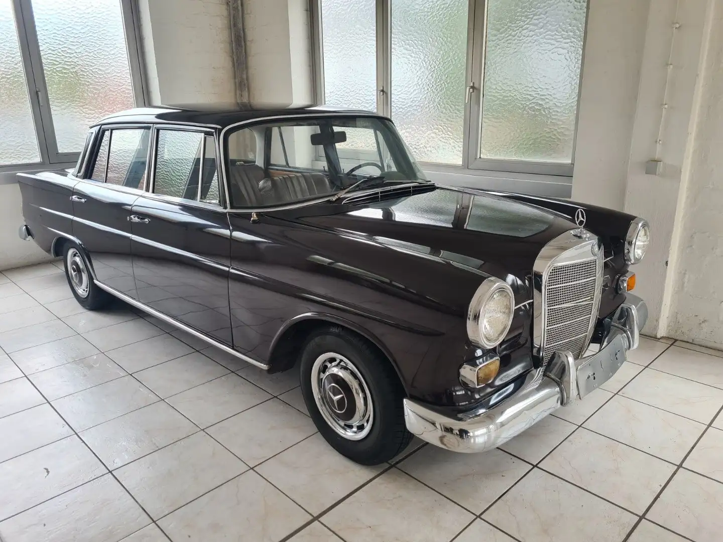 Mercedes-Benz 230 US California "" Brun - 1