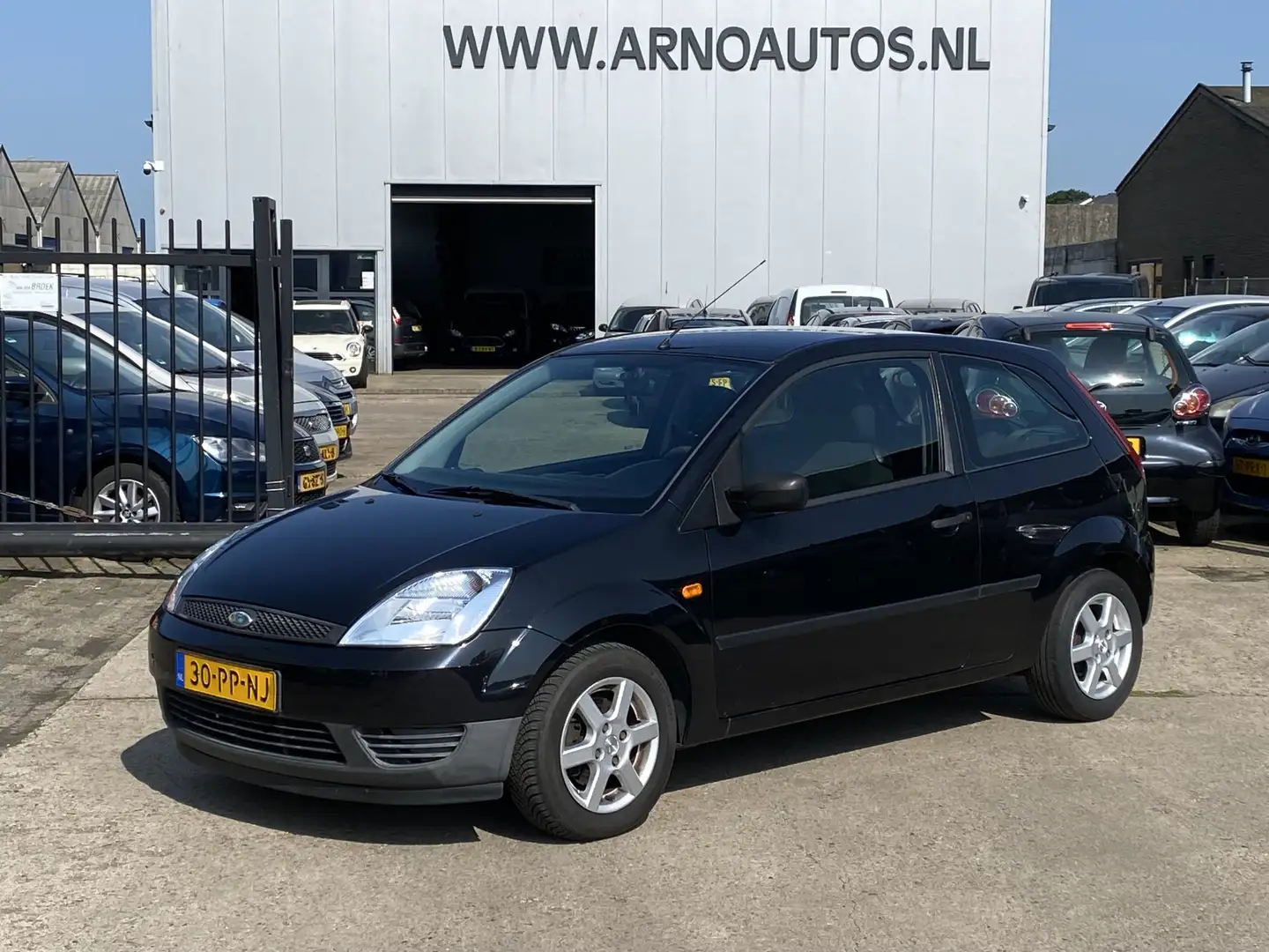 Ford Fiesta 1.3-8V Style, APK TOT 11-06-26, STUURBEKRACHTIGING Zwart - 1