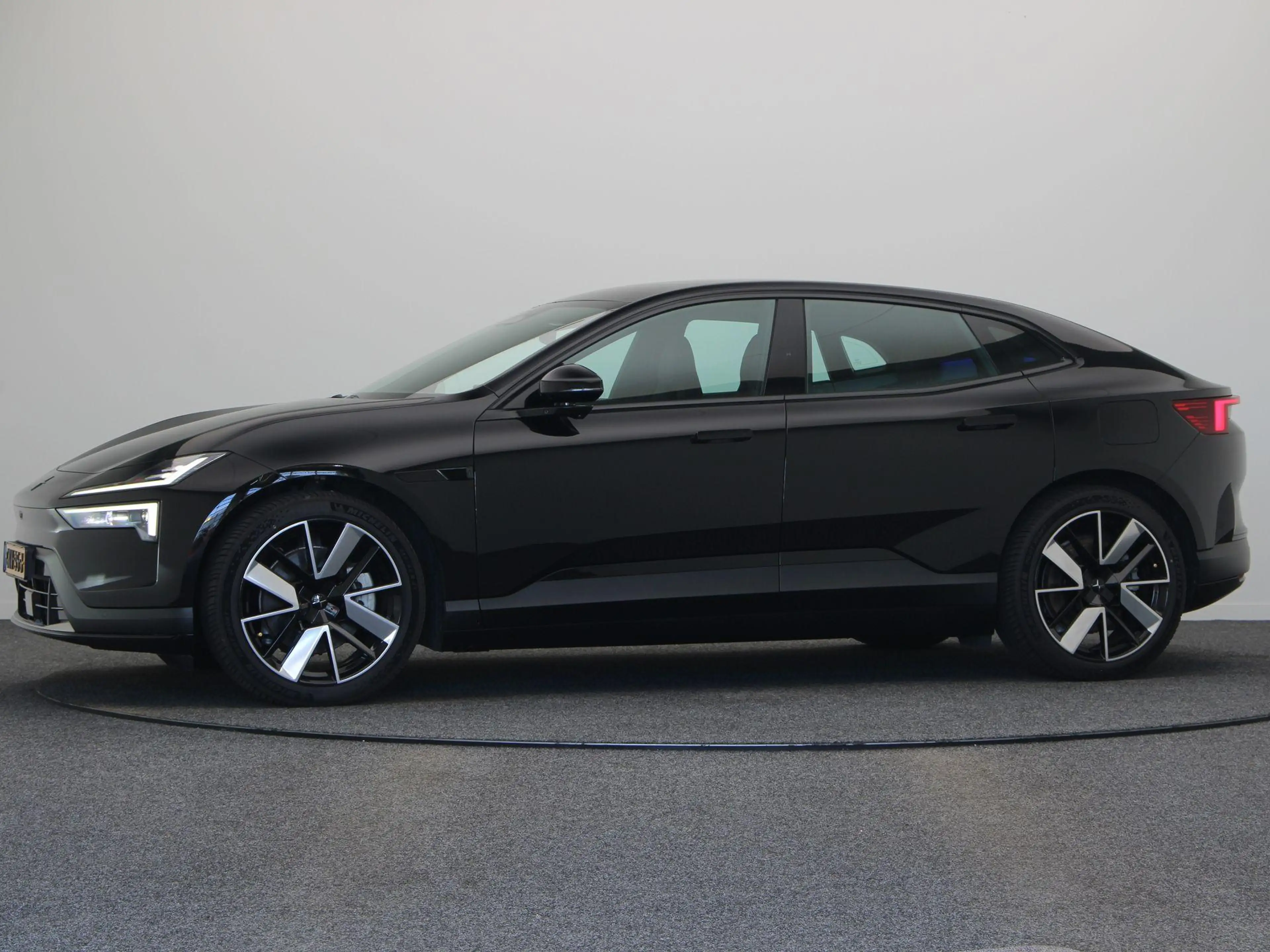 Polestar 4 Long Range Single motor 100 kWh | Pilot Pack | Plu — photo 11