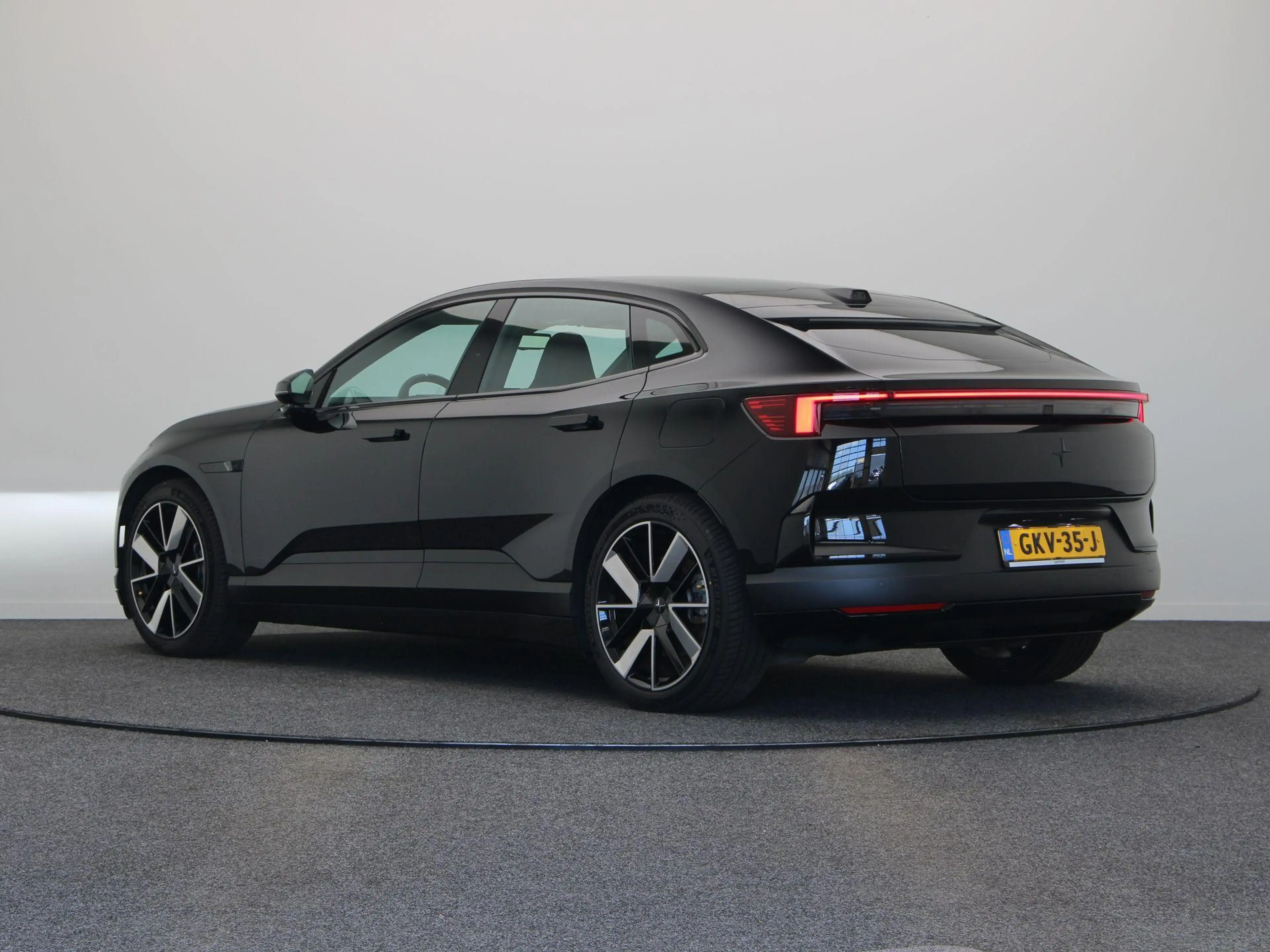 Polestar 4 Long Range Single motor 100 kWh | Pilot Pack | Plu — photo 2