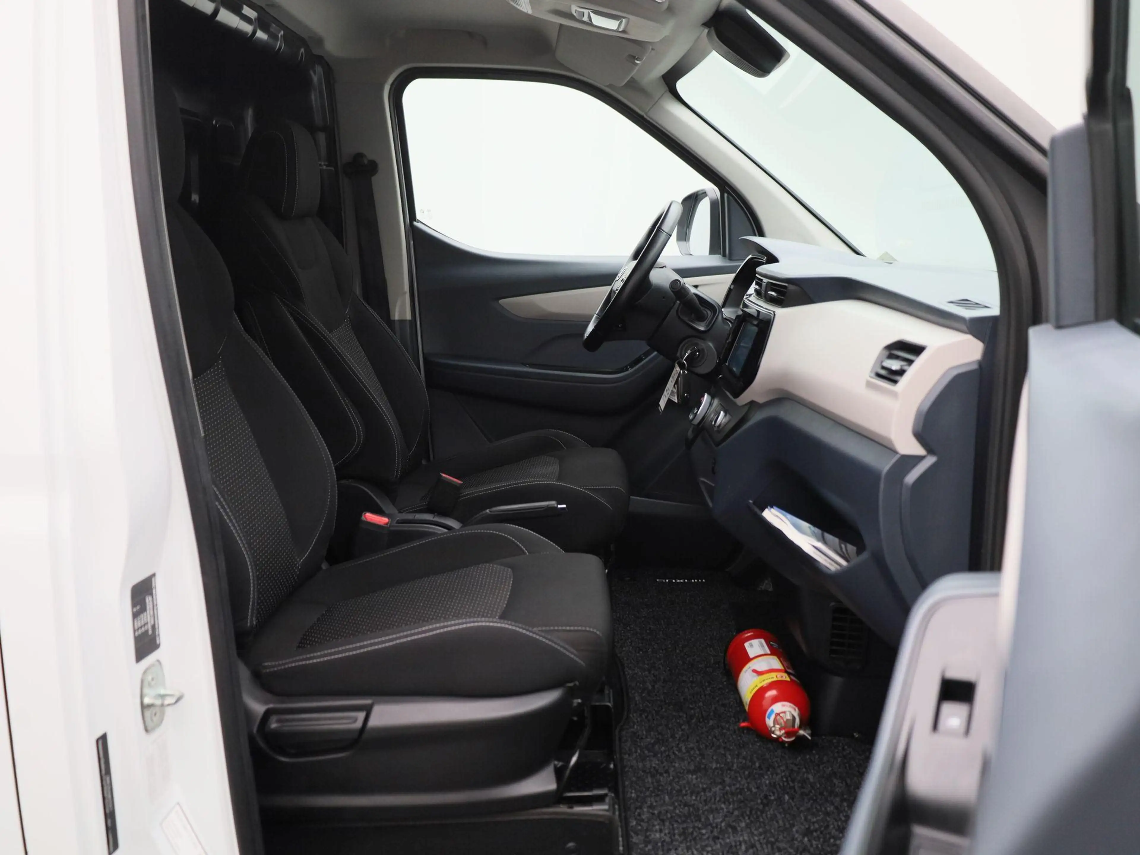 Maxus eDeliver 3 SWB 50 kWh | Climate Control | Apple Carplay / And — photo 12