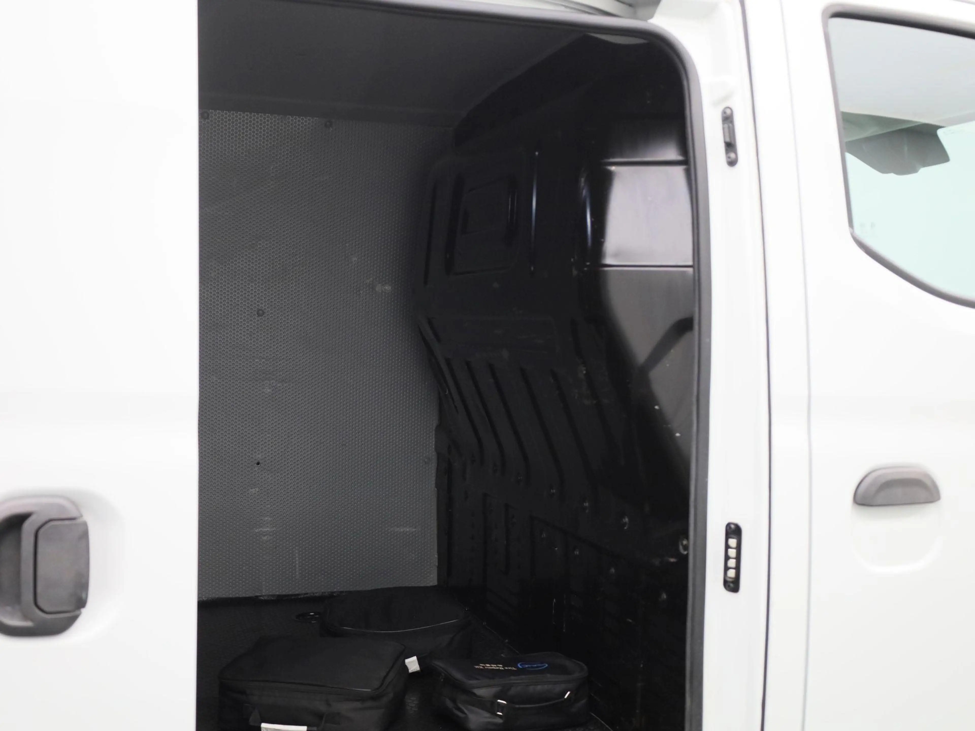 Maxus eDeliver 3 SWB 50 kWh | Climate Control | Apple Carplay / And — photo 14
