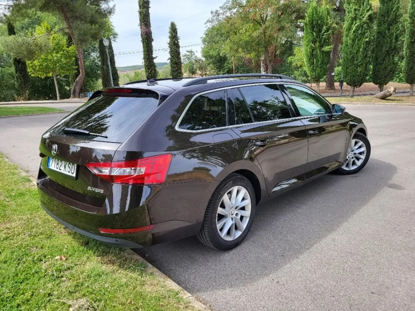Skoda Superb Combi 2.0TDI Ambition DSG6 110kW Marrón - 1