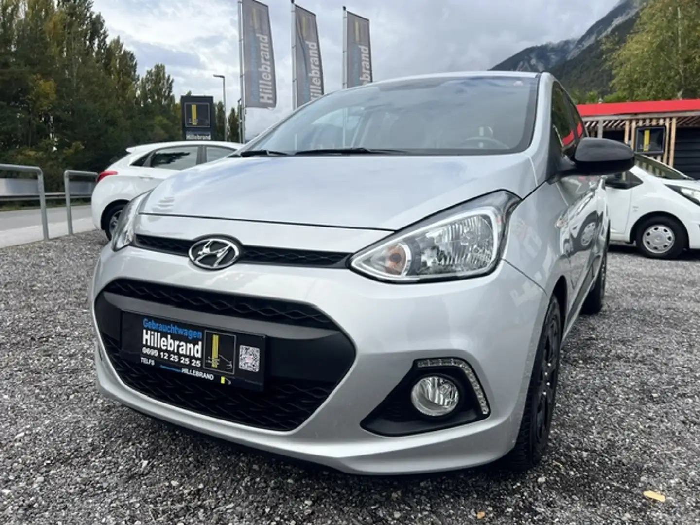 Hyundai i10 1,0 *BLACK Line* Erstbesitz MJ 2016 Silber - 1