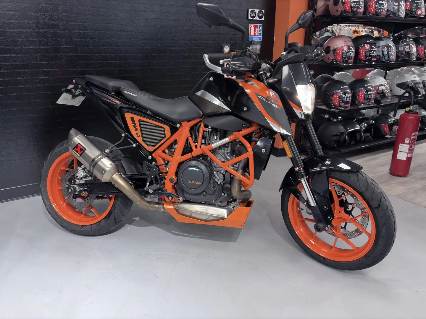 KTM 690 Duke Noir - 2