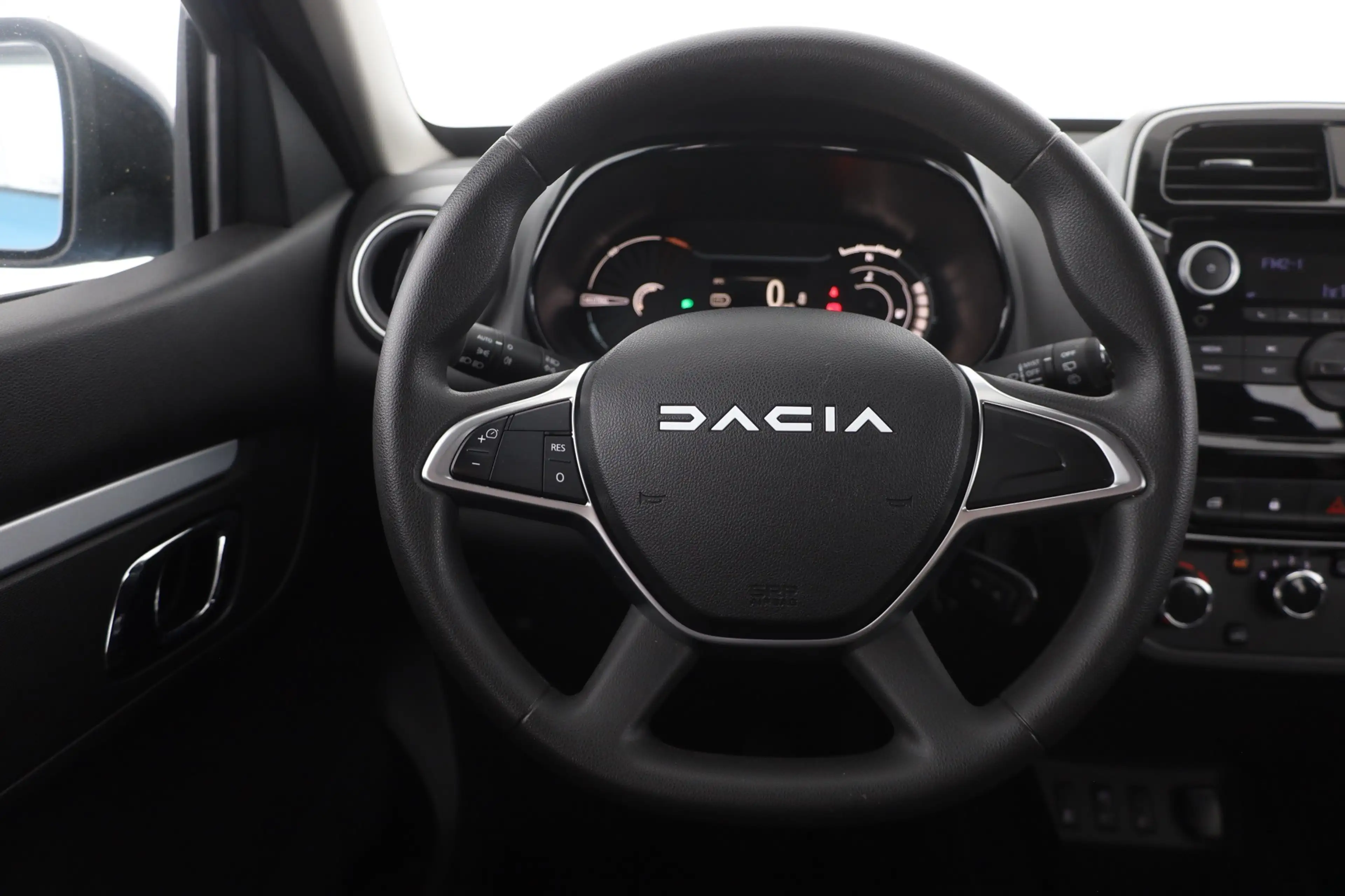 Dacia Spring Electric Essential Teilleder Tempomat USB — photo 15