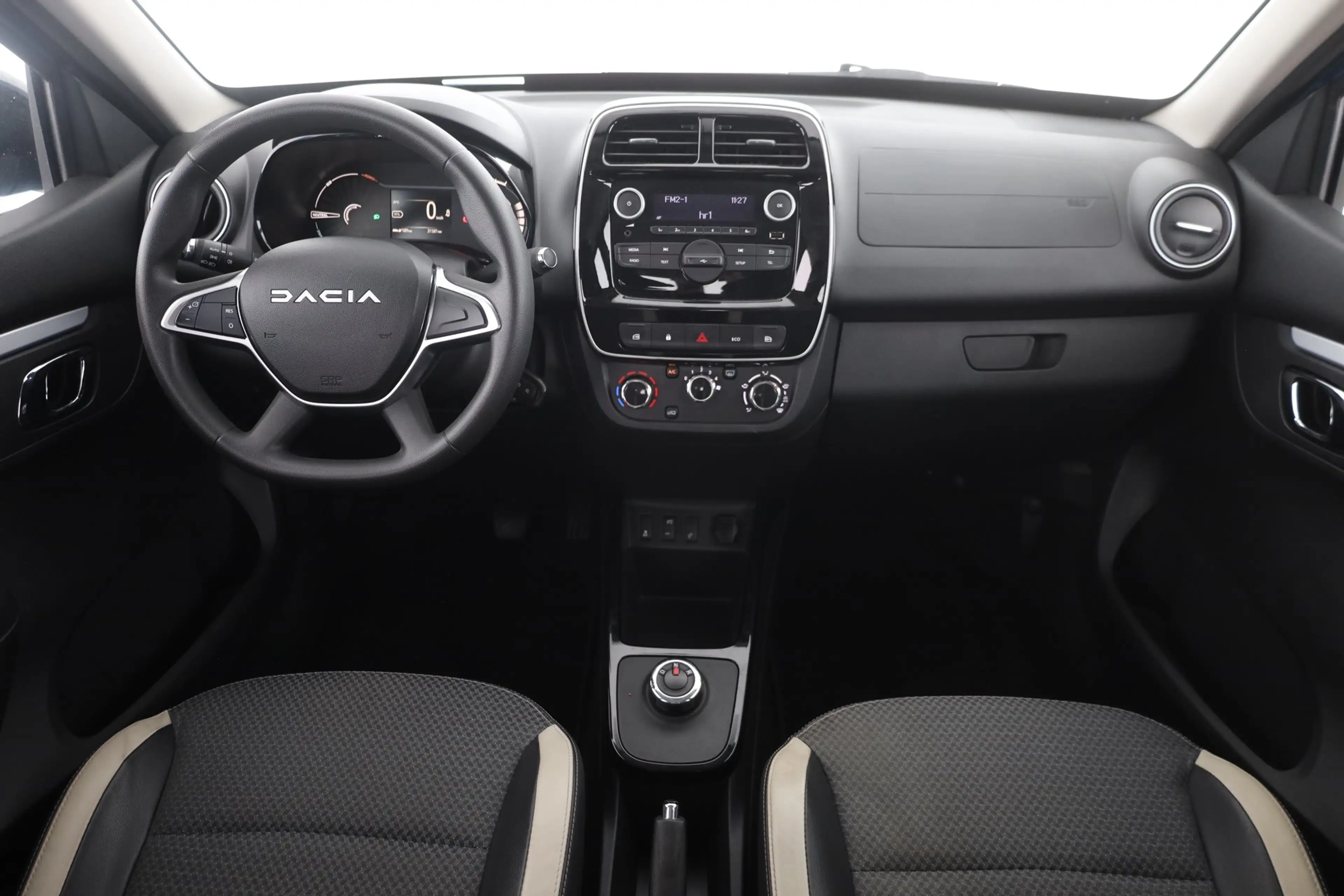 Dacia Spring Electric Essential Teilleder Tempomat USB — photo 9