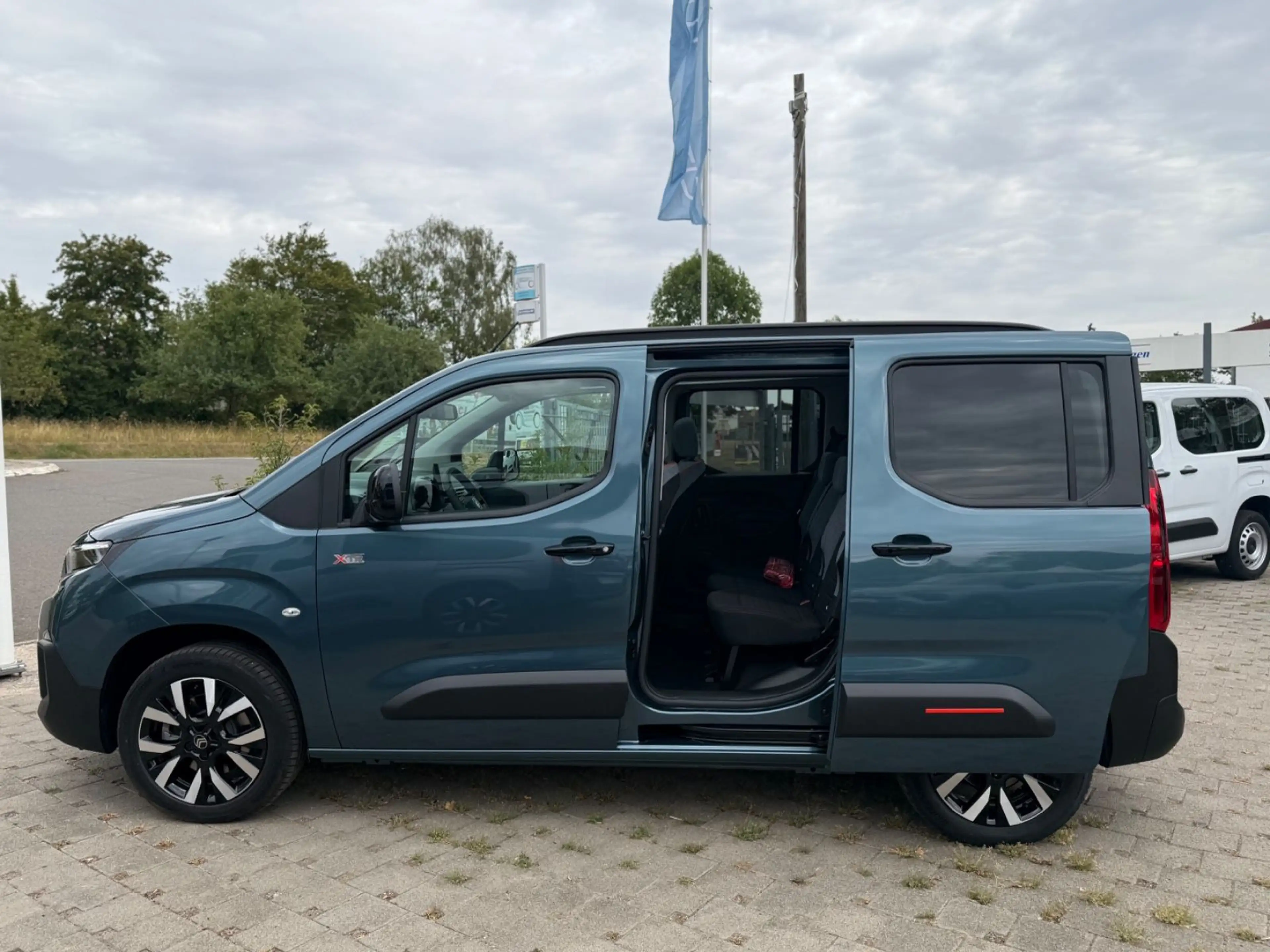 Citroen Berlingo XTR Max M *PANO*SHZ* — photo 5