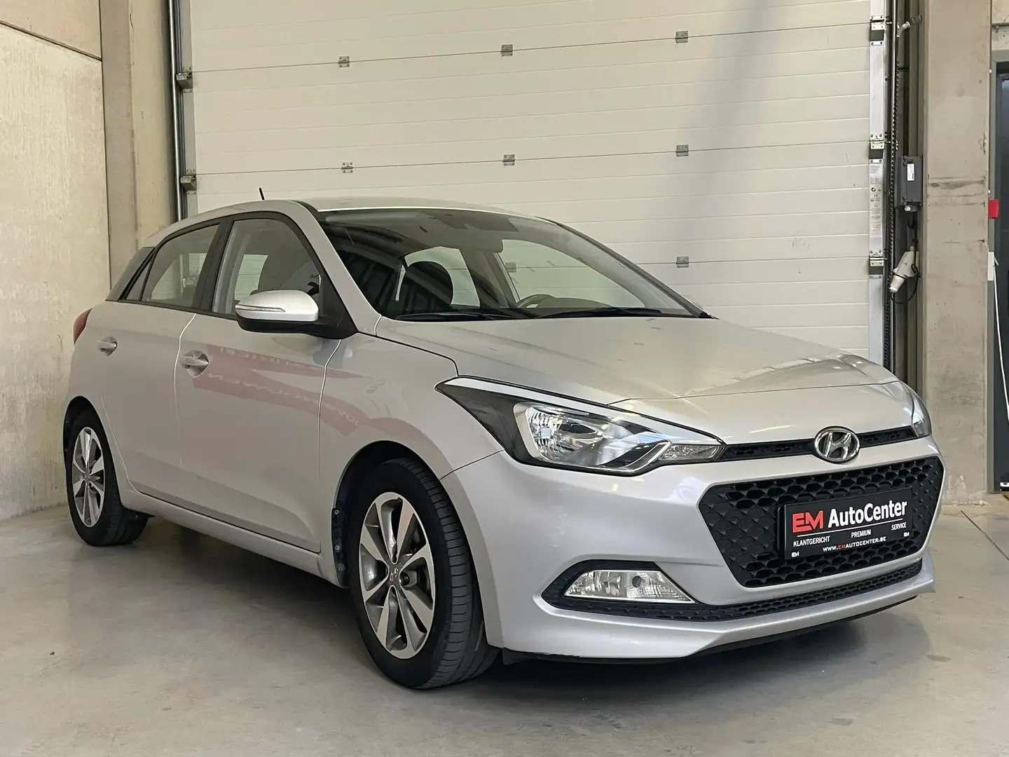 Hyundai i20 1.4i Automaat-Camera-Apple/Android-Cruise-1st Eig Zilver - 2