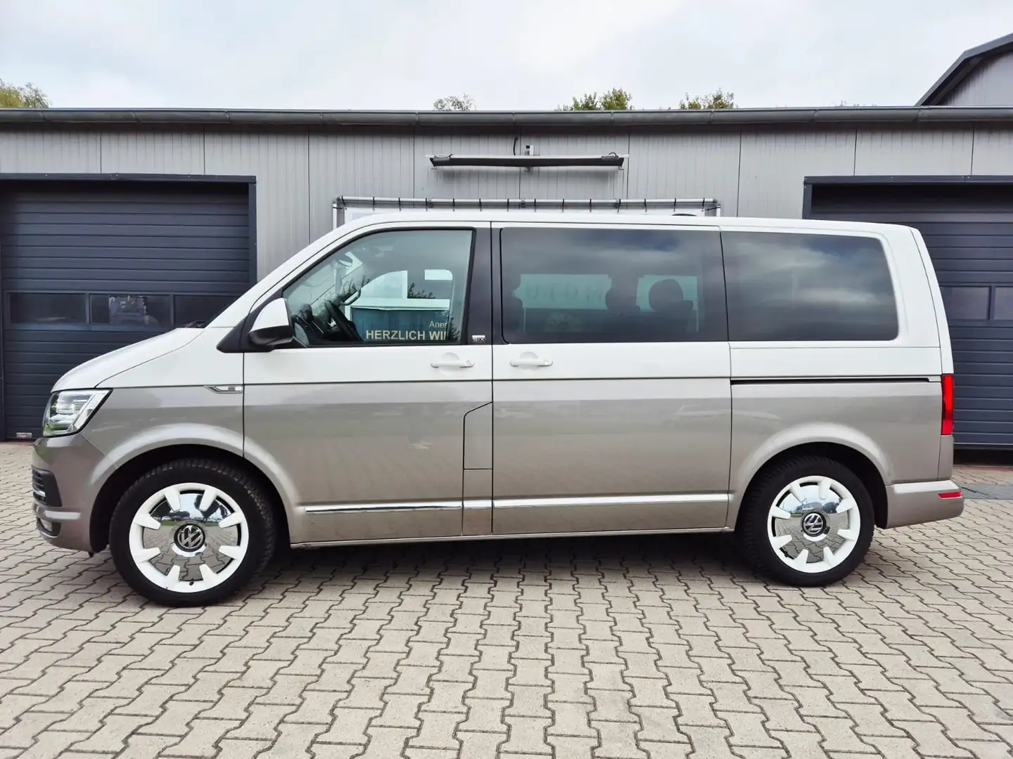Volkswagen T6 Multivan Gen.6 Multi. 4MOTION/RFK/LED/APP/ACC/SZHG/DSG - 2