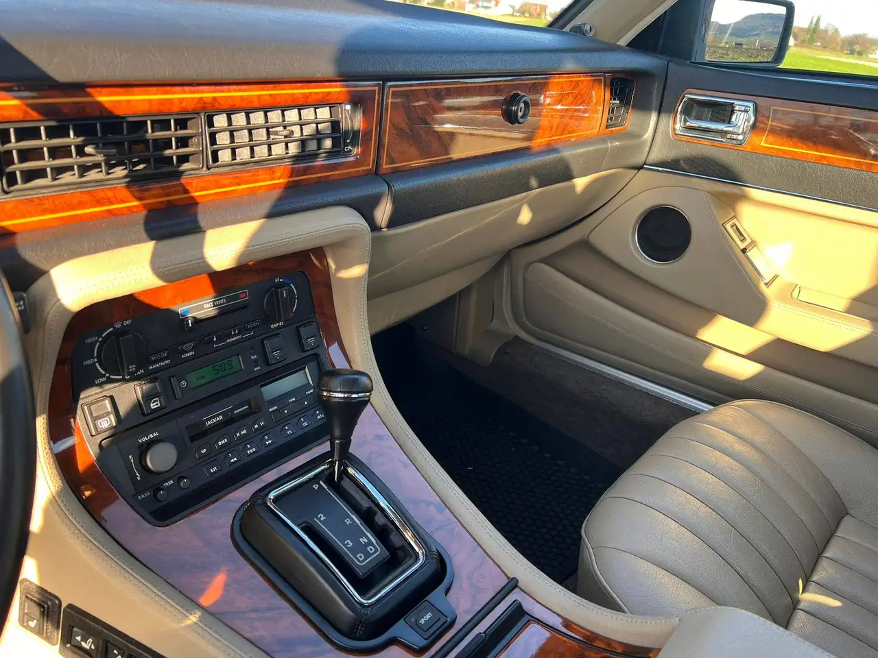 Jaguar XJ 40, foto 10