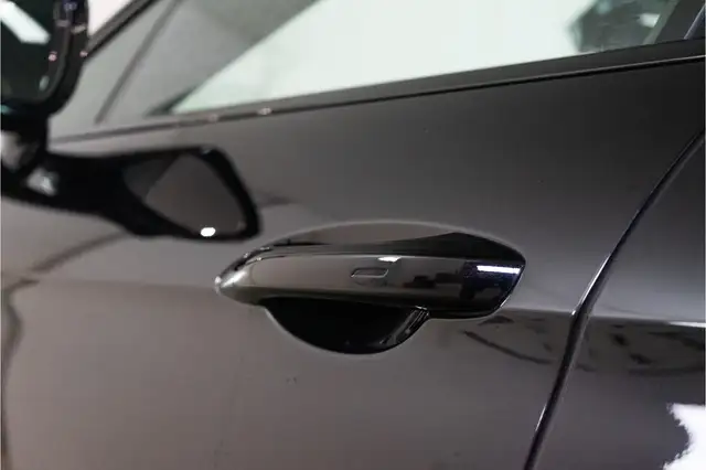 Porsche Panamera view 14