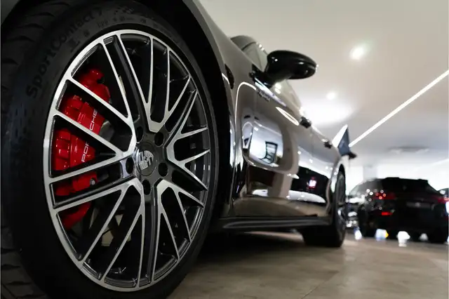 Porsche Panamera view 11