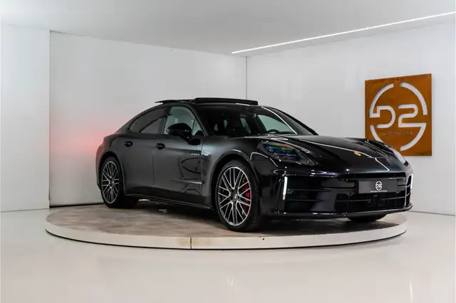 Porsche Panamera view 7