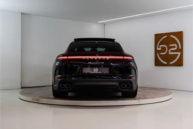 Porsche Panamera view 4