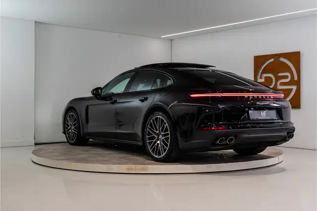 Porsche Panamera view 3