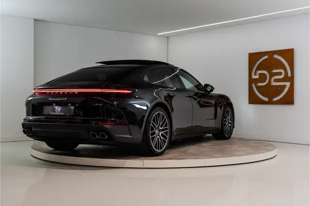 Porsche Panamera view 5