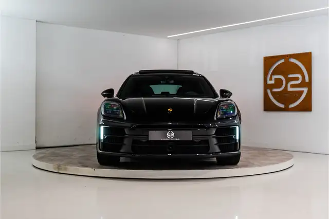Porsche Panamera view 8