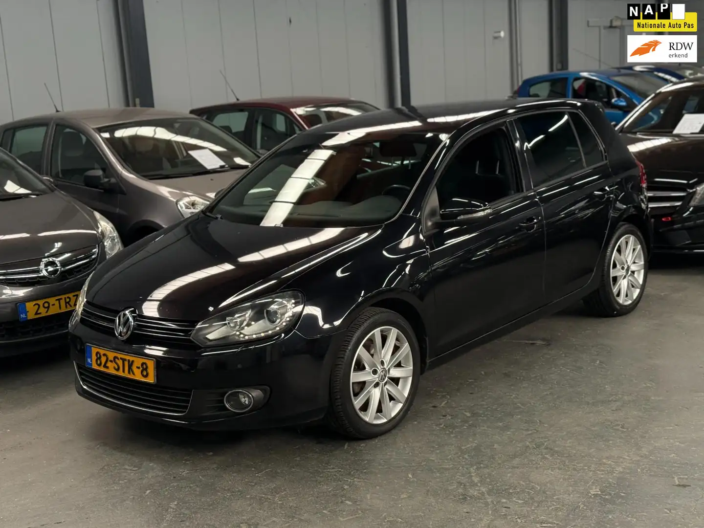 Volkswagen Golf 1.2 TSI Highline BlueMotion 6Bak Nieuwe APK NAP Zwart - 1