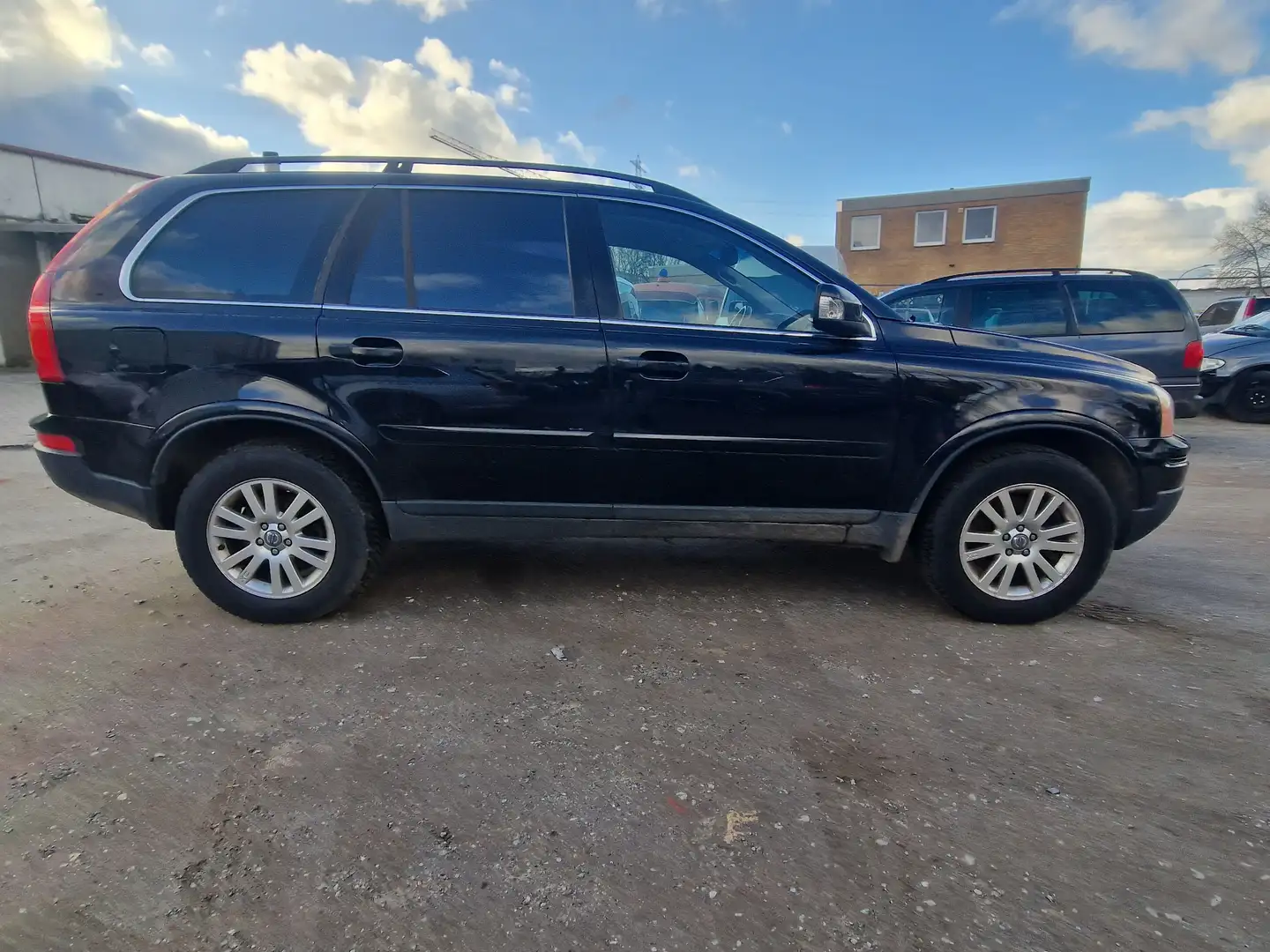 Volvo XC90 D5 Momentum (136kW) Schwarz - 2