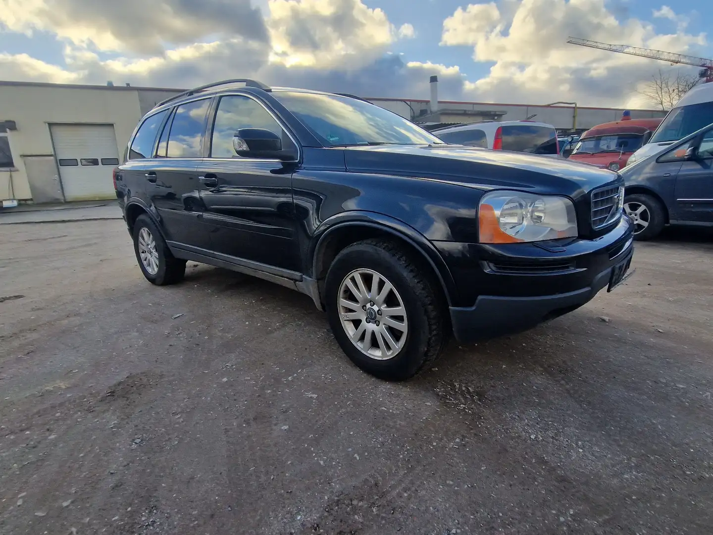 Volvo XC90 D5 Momentum (136kW) Schwarz - 1