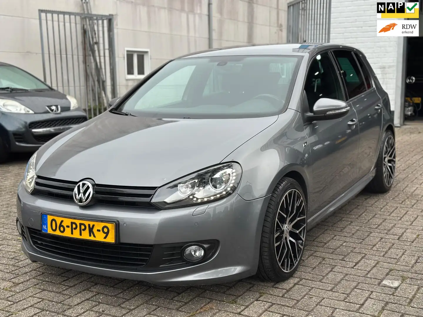 Volkswagen Golf 1.4 TSI Highline R-line Bj:2011 Aut. Carplay Stoel Gris - 1