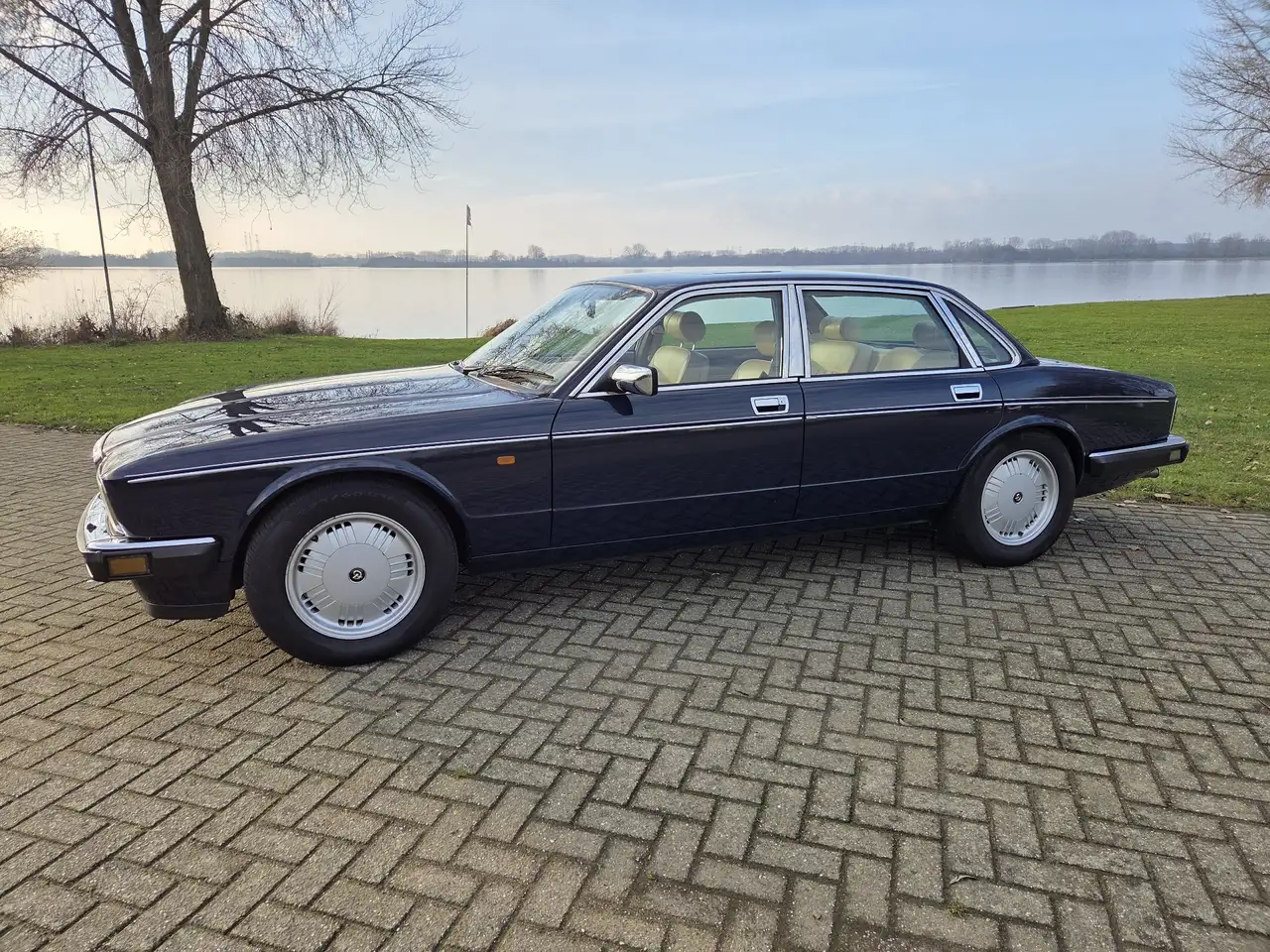 Daimler Double Six 6.0 V12 (XJ81) (RESERVED), foto 7
