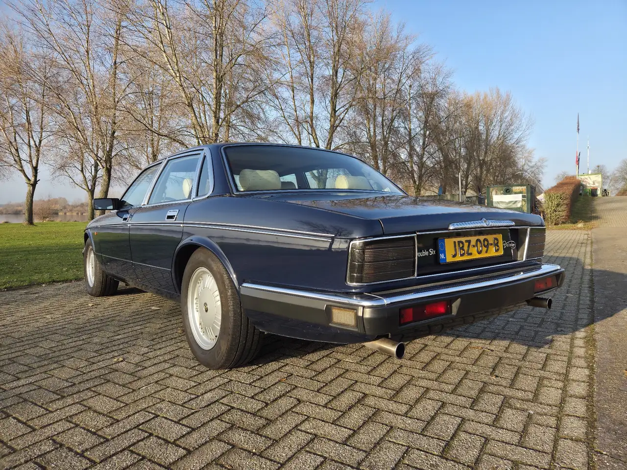 Daimler Double Six 6.0 V12 (XJ81) (RESERVED), foto 6
