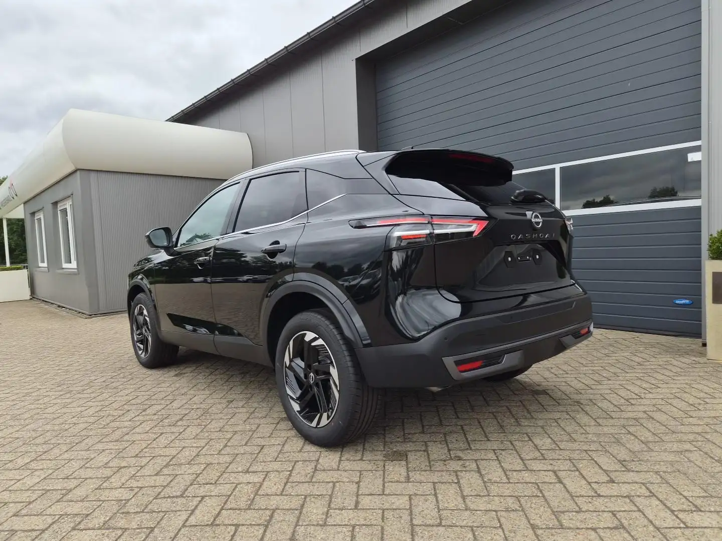 Nissan Qashqai 1.3 DIG-T MHEV 158 PS X-Tronic N-Connecta Teil-... Schwarz - 2