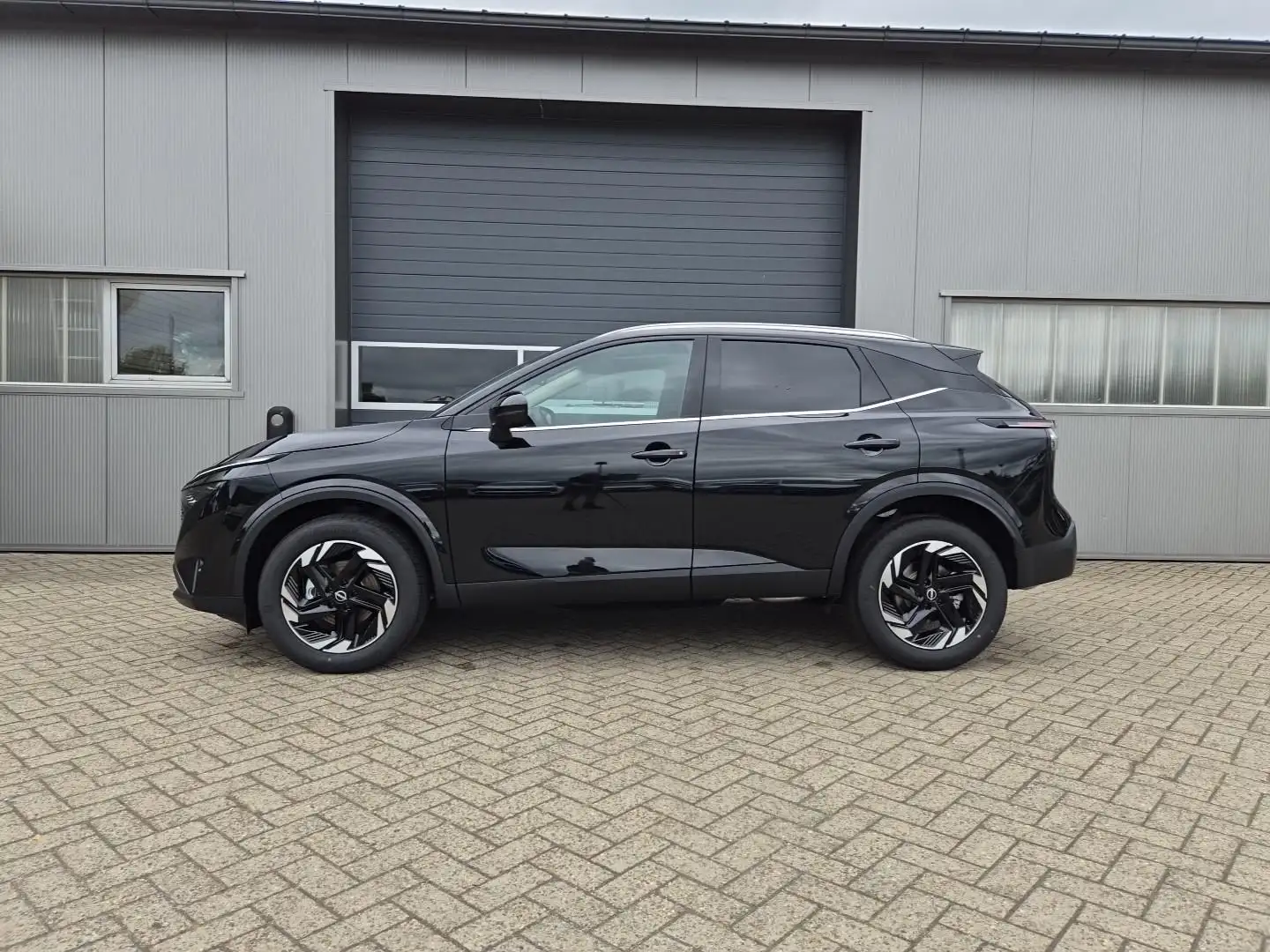 Nissan Qashqai 1.3 DIG-T MHEV 158 PS X-Tronic N-Connecta Teil-... Schwarz - 1