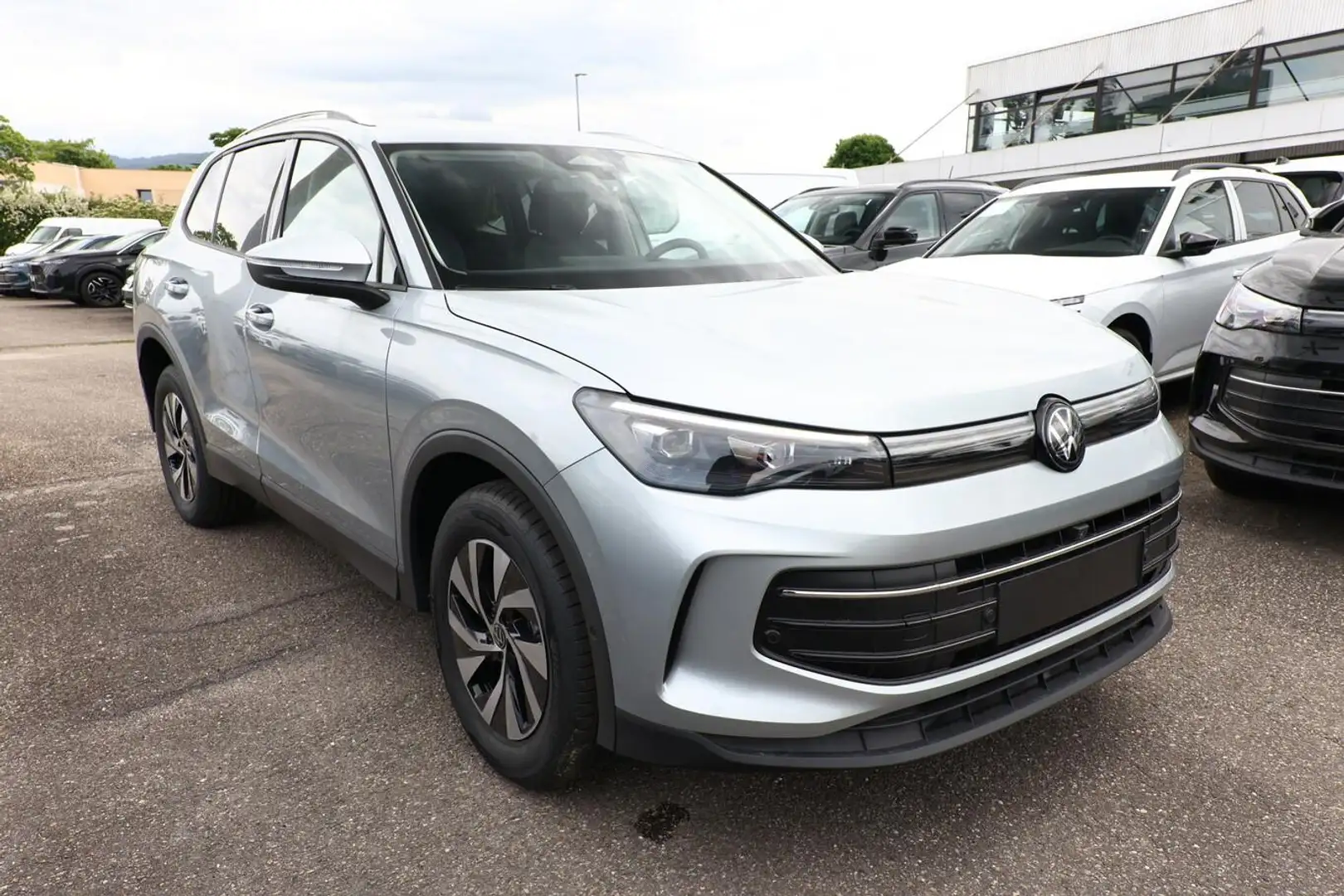 Volkswagen Tiguan PHEV 5JGarantie IQ.Drive LED+ DCC SHZ 150 kW (2... Silber - 2